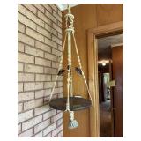 Hanging yarn plantstand