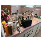 Misc contents of bathroom