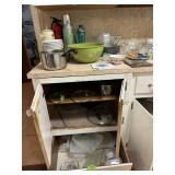 Misc contents of kitchen