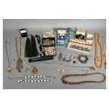 Costume Jewelry Lot with 32 Assorted Pieces