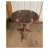 Antique side table 19ï¿½ T & 18ï¿½ Round