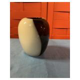 Vintage art glass vase 5 " tall 4 1/2 "w