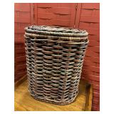 Wicker hamper 21ï¿½ Tall
