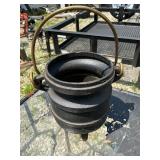 Cast-iron small cauldron three legged