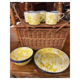 Picnic basket with graniteware setting of 4