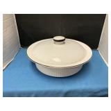 Ceramic casserole dish with lid