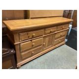 Dresser w/ 9 drawers