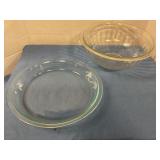 Pyrex mixing bowl and pie plate