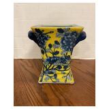 Porcelain Floral vase matches 501