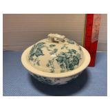 Pottery soap dish