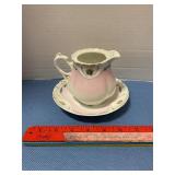 Creamer & saucer set