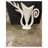 Sculpture vase 29ï¿½ tall