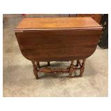 Gate leg  drop leaf table 42ï¿½x32ï¿½ opened