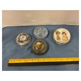 Decorative paper weights