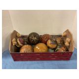 Decorative balls in wood/metal box