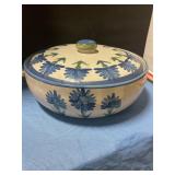 Louisville Stoneware 10ï¿½ covered casserole dish