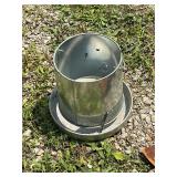 Metal feeder