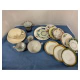 Miscellaneous saucers and tea cups