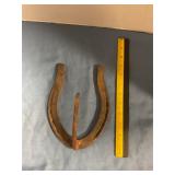Horseshoe hook