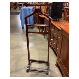 Vintage wooden gentlemanï¿½s valet stand