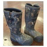 CABELA'S MEN'S RUBBER BOOTS, UNSURE OF SIZE, WORN