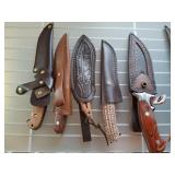 4 PC SHEATHED HUNTING KNIVES 4 PC SHEATHED HUNTING KNIVES
