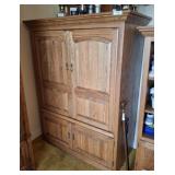 OAK 4 DOOR ENTERTAINMENT CABINET OAK 4 DOOR ENTERTAINMENT CABINET