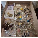 GROUP OF ASSORTED COSTUME JEWELRY GROUP OF ASSORTED COSTUME JEWELRY