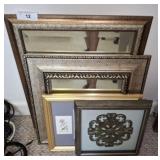 ASSORTED FRAMED MIRRORS AND PRINTS ASSORTED FRAMED MIRRORS AND PRINTS