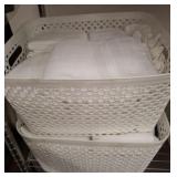 BASKET OF BATHROOM LINENS