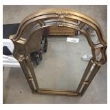 WALL MIRROR IN DECORATIVE FRAME