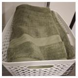 BASKET OF BATHROOM LINENS