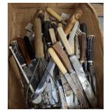 VINTAGE STAG AND ASSORTED HANDLE UTENSILS