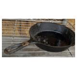 LODGE FRYING PAN