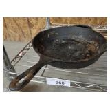 LODGE FRYING PAN