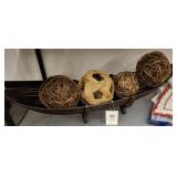 32IN WOODEN BOAT CENTER PIECE