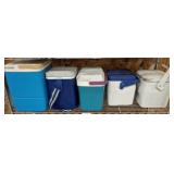 GROUP OF LUNCH BOXES AND COOLERS