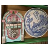 CHRISTMAS MINIATURE JUKE BOX, ORIENTAL PLATTER