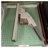 STAPLER AND PAPER CUTTER
