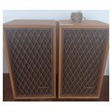 Realistic Nova-6 Speakers with Lattice Grilles