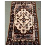 Rectangular hook Area Rug With Geometric Pattern