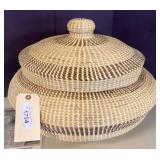 Lidded Sweetgrass Basket with Natural Pattern