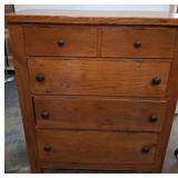Vaughan-Bassett Oak Chest of Drawers et room