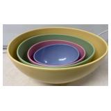 4 Melamine Nesting Bowls in Pastel Colors