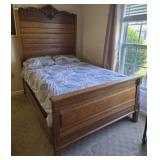 Full-Size Victorian-Style Tiger Oak Bed