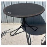 Round Metal Table with Pedestal Base r1
