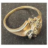 10K Gold Ring with Leaf Motif and Clear Stones