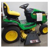 John Deere D160 Riding Lawn Mower