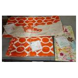 JENZStudio Table Runner and Napkins Set
