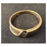 10K Gold Ring with Grooved Design